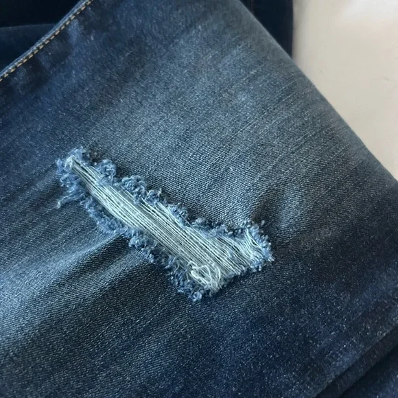 GAP Distressed Skinny Jeans in Dark Denim NWT - Picture 2 of 5